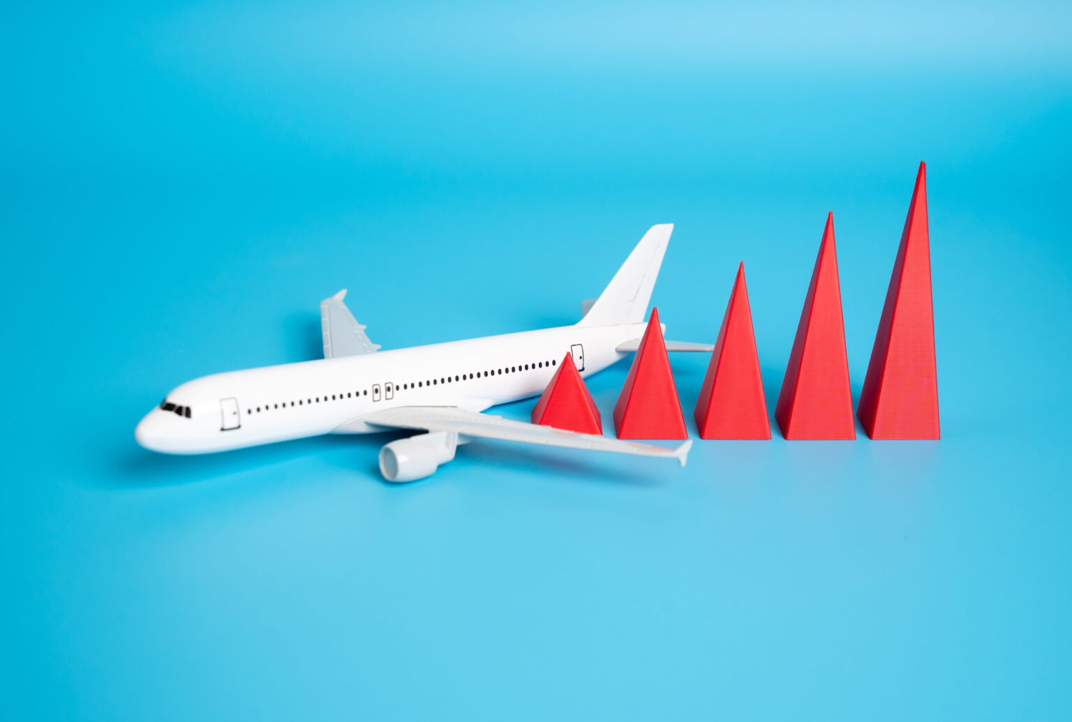 Graph showing the sharp decline in UK net migration for 2025 and 2026